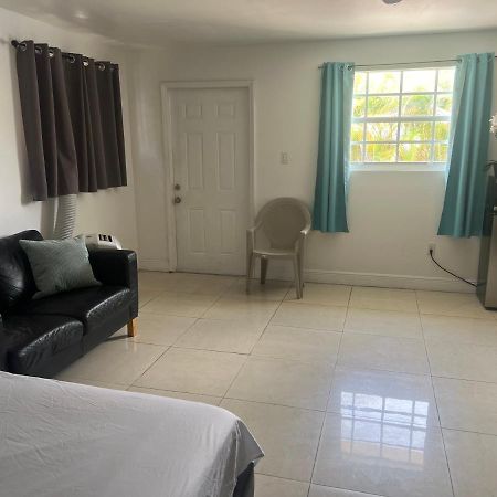 Miami Haven By Airport Villa ภายนอก รูปภาพ