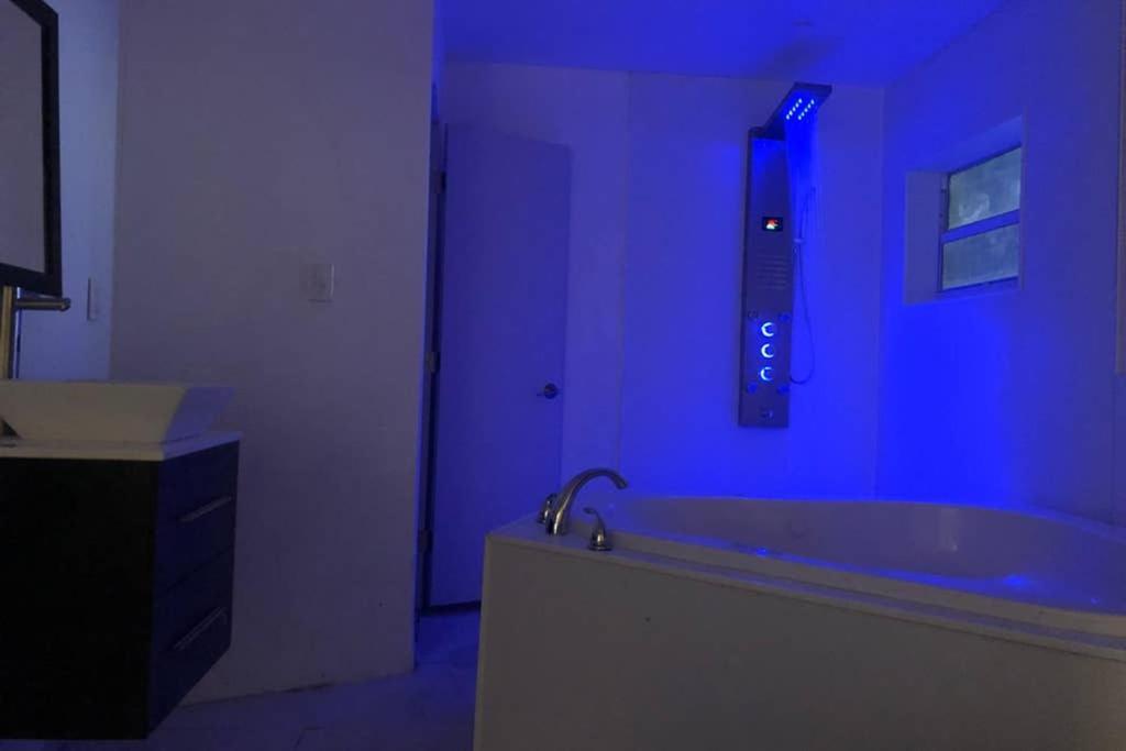 Miami Haven By Airport Villa ภายนอก รูปภาพ