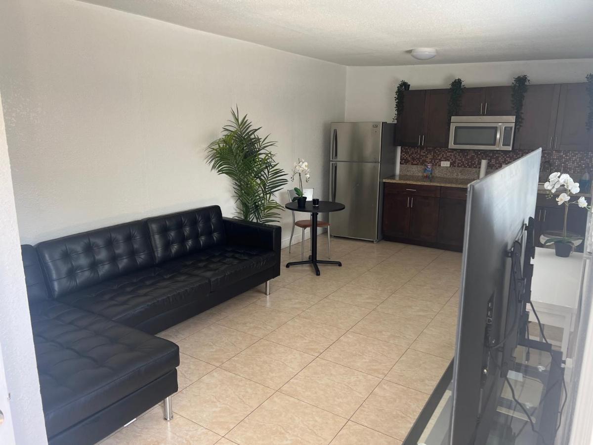 Miami Haven By Airport Villa ภายนอก รูปภาพ
