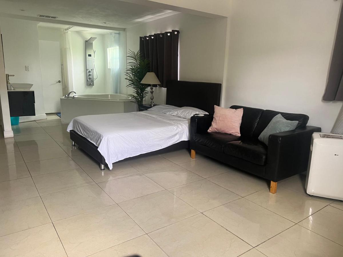 Miami Haven By Airport Villa ภายนอก รูปภาพ