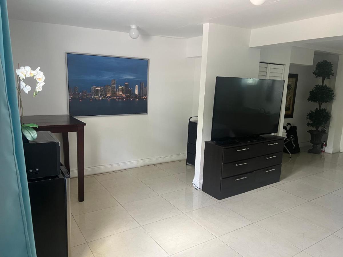 Miami Haven By Airport Villa ภายนอก รูปภาพ