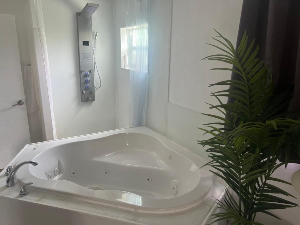 Miami Haven By Airport Villa ภายนอก รูปภาพ